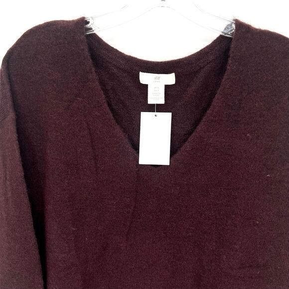 H&M women’s oversized V neck sweater - Picture 2 of 8